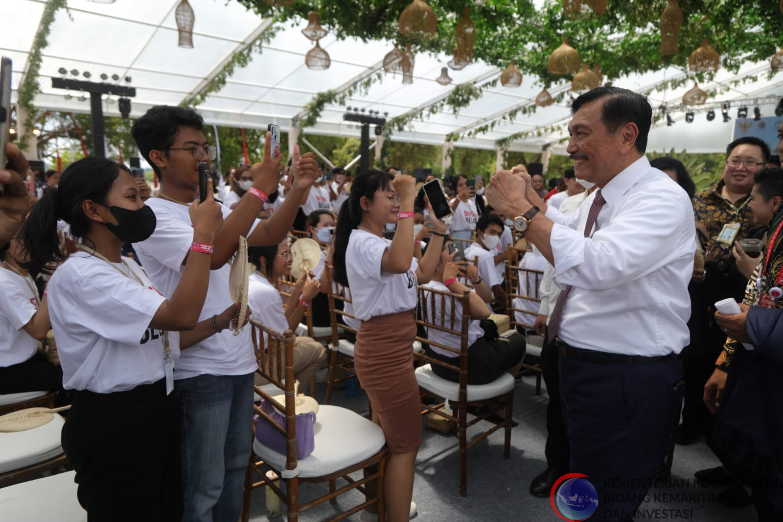 Menko Luhut Mengajak Mahasiswa Bangga Jadi Bangsa Indonesia 