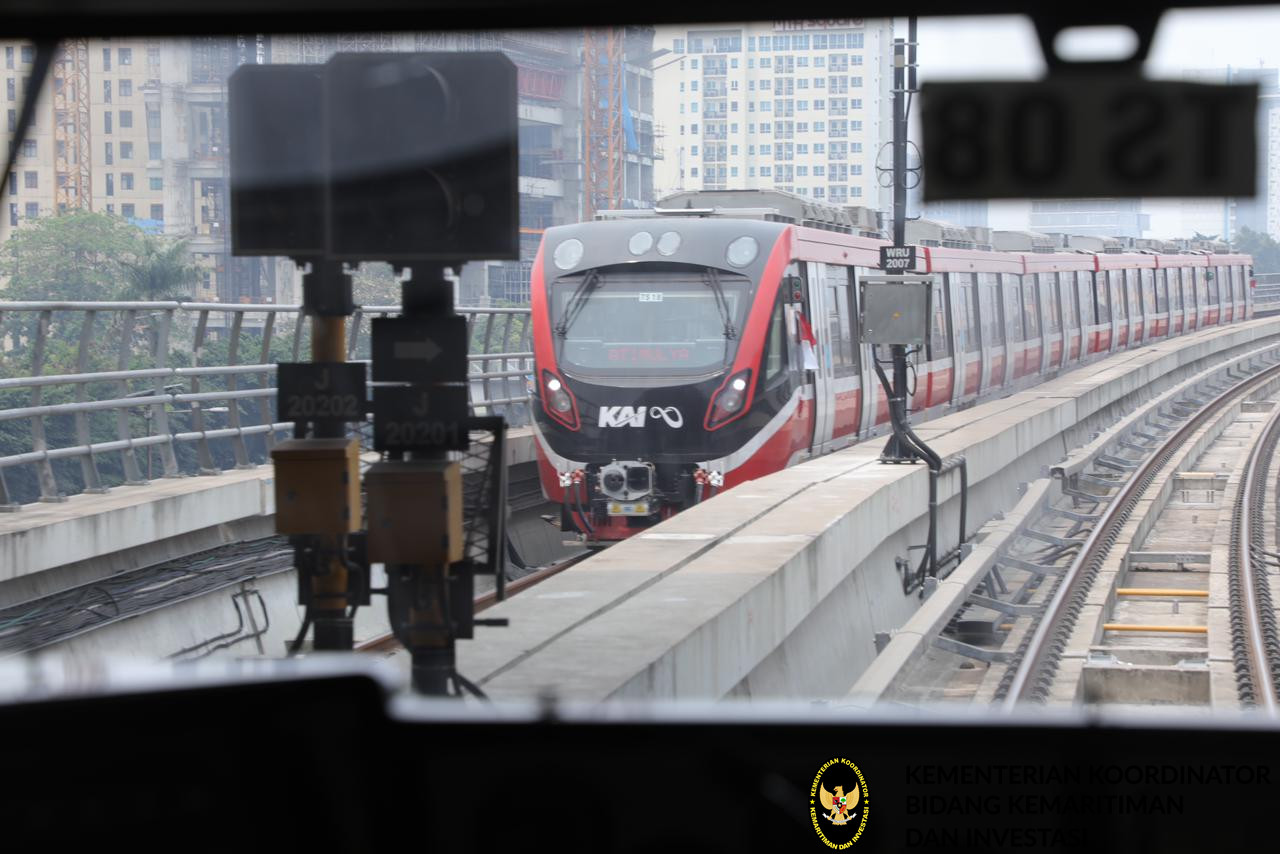 Kemenko Marves Pastikan Operasional LRT Jabodebek Kembali Normal Usai Alami Gangguan Teknis