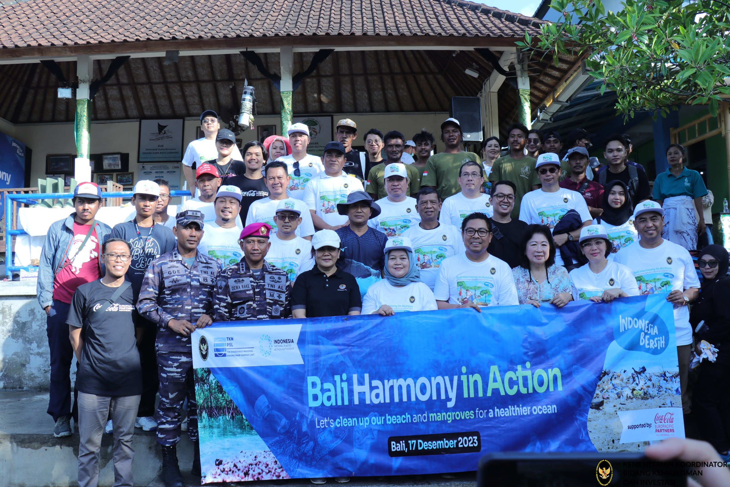 Mitigasi Perubahan Iklim, Kemenko Marves Selenggarakan Aksi Bersih dan Tanam Mangrove