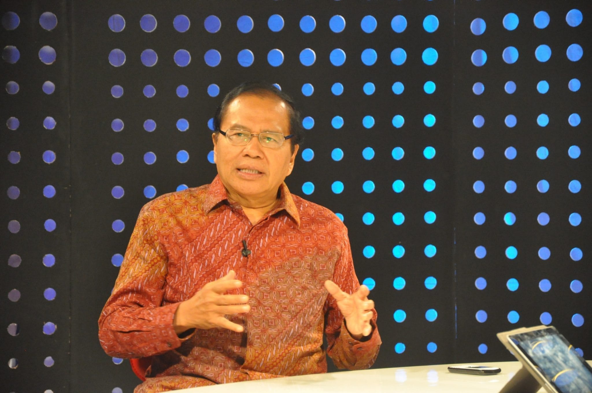 3.Menko Maritim dan SD Rizal Ramli saat dialog di DBS di Beritasatu studio