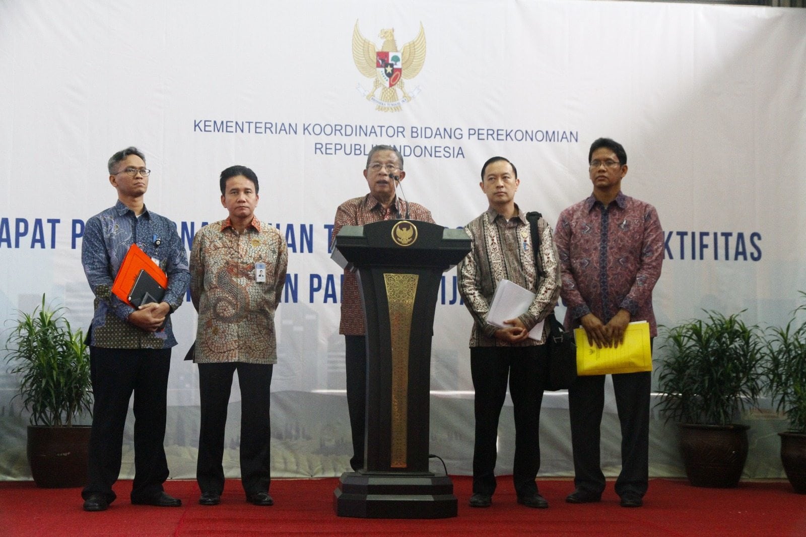 Wakil Presiden Meresmikan Satgas Percepatan dan Efektivitas Pelaksanaan Kebijakan Ekonomi Wakil Presiden Meresmikan Satgas Percepatan dan Efektivitas Pelaksanaan Kebijakan Ekonomi