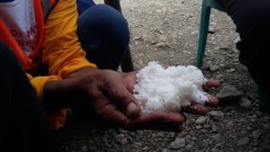 salah satu hasil garam yg di hasil kan oleh petani garam di Bipolo Kupang, 25 Agustus 2016