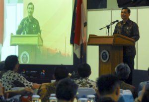 Menteri Koordinator Bidang Kemaritiman Luhut B. Pandjaitan menyampaikan pidatonya di acara temu akbar alumni Teknik Geologi ITB Bandung, 13 Agustus 2016