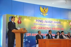 Deputi I Bidang Koordinasi Kedaulatan Maritim, Arif Havas Oegroseno, menyampaikan Orasi Ilmiah pada acara Penganugerahan Penghargaan Ilmu Pengetahuan LIPI Sarwono Award XV dan LIPI Sarwono Memorial Lecture, di Auditorium LIPI, Jakarta (18/8)