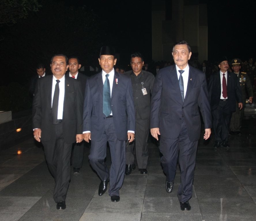 Menko Bidang Kemaritiman Luhut B. Pandjaitan Hadiri Apel Kehormatan dan Renungan Suci di TMP Menko Bidang Kemaritiman Luhut B. Pandjaitan Hadiri Apel Kehormatan dan Renungan Suci di TMP