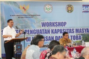 Menko Luhut memberikan arahan pada Workshop Penguatan Kapasitas Masyarakat di Kawasan Danau Toba di Institut Teknologi Del, Laguboti (19/8).