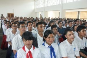 Para siswa siswi SMA Unggul DEL yg sedang mendengarkan arahan dari Menko Maritim Luhut B Pandjaitan ,Laguboti 19 Agustus 2016