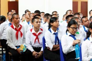 Para siswa siswi SMA Unggul DEL yg sedang mendengarkan arahan dari Menko Maritim Luhut B Pandjaitan ,Laguboti 19 Agustus 2016