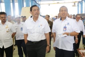 Menteri Koordinator Bidang Kemaritiman Luhut B Pandjaitan Kunjungi Galangan Kapal PT IKI-3, di Makassar, 24 Agustus 2016