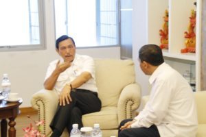 Menteri Koordinator Bidang Kemaritiman Luhut B Pandjaitan Kunjungi Galangan Kapal PT IKI-3, di Makassar, 24 Agustus 2016