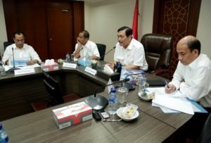 Menteri Koordinator Bidang Kemaritiman Luhut B. Pandjaitan Pimpin Rapat Koordinasi yg di hadiri para menteri di bawah koordinasi Kemaritiman Menteri Perhubungan Budi Karya, Menteri ESDM Arcandra Tahar, Menteri Pariwisata Arif Yahya di Jakarta 2 Agustus 2016