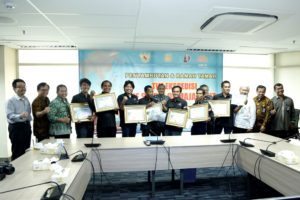 Kementerian Koordinator Bidang Kemaritiman Foto Bersama dengan Tim Ekspedisi Spirit of Majapahit usai penyambutan dan ramah tamah di Kantor Kemenko Maritim, Jakarta 12 Agustus 2016.