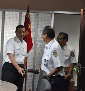 Menteri Koordinator Bidang Kemaritiman Luhut B. Pandjaitan hari Senin (5/9) rapat dengan Dirut KAI Edi Sukmono di kantor Menko Maritim, Jakarta 5 September 2016