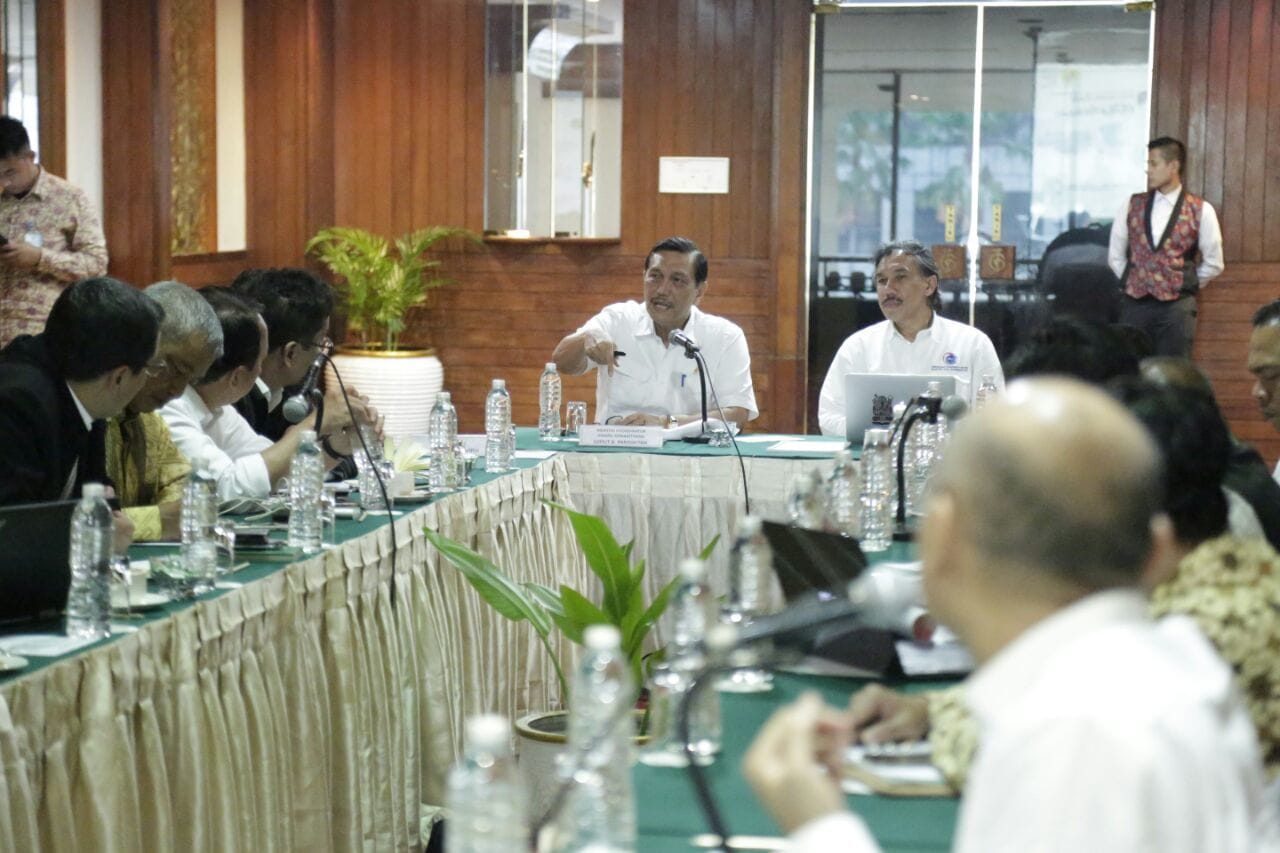 Menko Maritim Luhut B. Pandjaitan hadiri FGD Dukungan Kebijakan Infrastruktur pada Pembangunan Poros Maritim Menko Maritim Luhut B. Pandjaitan hadiri FGD Dukungan Kebijakan Infrastruktur pada Pembangunan Poros Maritim