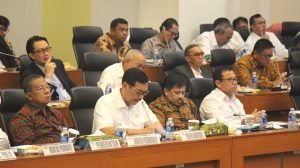 Menteri Koordinator Bidang Kemaritiman Luhut B Pandjaitan, sedang memaparkan bahan rapat kerja Kemenko Bidang Kemaritiman, saat rapat kerja anggaran di mulai, di RR badan anggaran DPR RI, 14 September 2016