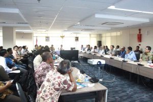 Menko Luhut B Pandjaitan Pimpin Rapat dengan para pelaku usaha perikanan, di Kantor Kemenko Bidang Kemaritiman 19 September 2016