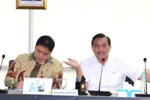 Menko Luhut B. Pandjaitan Pimpin Rapat bersama pelaku usaha perikanan  bersama Menteri Perindustrian Airlangga Hartanto yang di adakan di Kantor Kemenko Bidang Kemaritiman, 19 September 2016