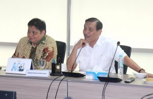 Menko Luhut B. Pandjaitan Pimpin Rapat bersama pelaku usaha perikanan  bersama Menteri Perindustrian Airlangga Hartanto yang di adakan di Kantor Kemenko Bidang Kemaritiman, 19 September 2016