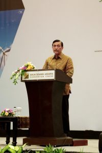 Menko Maritim Luhut B. Pandjaitan memberikan Keynote Speech pada acara 15th World Renewable Energy Congress (WREC) 2016 di JCC Senayan, Jakarta (20/9)