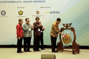 Menko Maritim Luhut B. Pandjaitan membuka acara 15th World Renewable Energy Congress (WREC) 2016 di JCC Senayan, Jakarta (20/9)