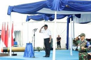 Menko Luhut sebagai Inspektur Upacara Pemberangkatan Satgas Sail Selat Karimata Tahun 2016, di Dermaga JICT II Tanjung Priok, Jakarta (21/9)