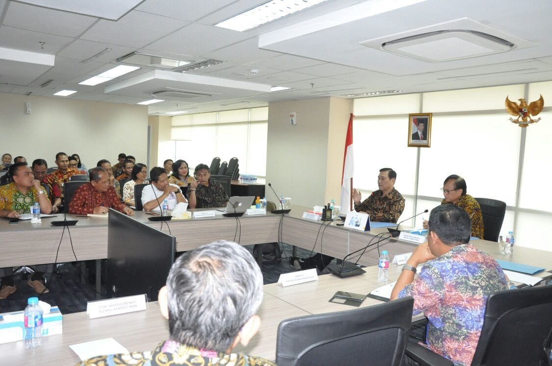 Menko Luhut Rapat Koordinasi dengan Pejabat Eselon 1,2,3 Kemenko Kemaritiman Menko Luhut Rapat Koordinasi dengan Pejabat Eselon 1,2,3 Kemenko Kemaritiman
