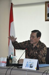 Menteri Koordinator Bidang Kemaritiman Luhut B Pandjaitan pada hari Jumat (9/9) pimpin rapat tentang reklamasi pantai utara Jakarta di kantor Menko, 9 September 2016