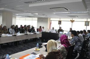 Menteri Koordinator Bidang Kemaritiman Luhut B Pandjaitan pada hari Jumat (9/9) pimpin rapat tentang reklamasi pantai utara Jakarta di kantor Menko, 9 September 2016