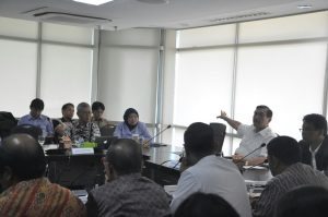 Menteri Koordinator BIdang Kemaritiman Luhut B. Pandjaitan  pimpin rapat tentang evaluasi industri perikanan di kantor Menko maritim, 15 September 2016