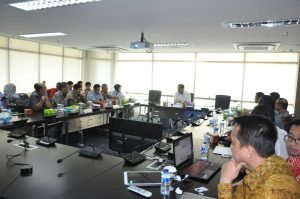 Menteri Koordinator BIdang Kemaritiman Luhut B. Pandjaitan  pimpin rapat tentang evaluasi industri perikanan di kantor Menko maritim, 15 September 2016