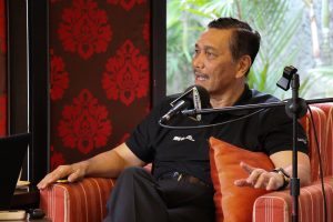 Bapak Menko Luhut B Pandjaitan saat live di Radio Elshinta pada acara "Wawancara Khusus" di Kediaman Beliau dibilangan Jakarta Selatan.