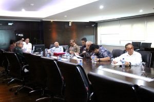 Menteri Koordinator Bidang Kemaritiman Luhut B Pandjaitan pimpin Meeting Pendalaman Alur, Pelabuhan Patimban dan Kereta Cepat Jakarta Surabaya di Kantor Kemenko Maritim, 4 November 2016