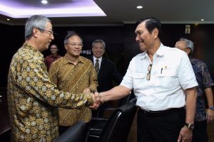 Menko Luhut B. Pandjaitan meeting bersama Delegasi CPIFA (Chinese People's Institute of Foreign Affairs) (Req.Bu Clara Juwono) di Kantor Maritim. CPIFA: Lembaga pengkajian politik luar negeri yg tertua di China didirikan oleh PM Zhou Enlai (24/11)