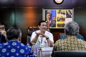 Menko Luhut B. Pandjaitan meeting bersama Delegasi CPIFA (Chinese People's Institute of Foreign Affairs) (Req.Bu Clara Juwono) di Kantor Maritim. CPIFA: Lembaga pengkajian politik luar negeri yg tertua di China didirikan oleh PM Zhou Enlai (24/11)