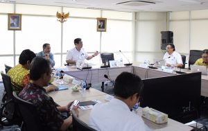 Menko Luhut B. Pandjaitan memimpin rapat Dewan Pengarah Badan Otorita Pariwisata Danau Toba di Ruang Rapat Selatan Lt.2, Kantor Maritim. (24/11)