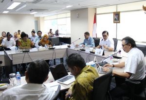 Menko Luhut B. Pandjaitan memimpin rapat Dewan Pengarah Badan Otorita Pariwisata Danau Toba di Ruang Rapat Selatan Lt.2, Kantor Maritim. (24/11)