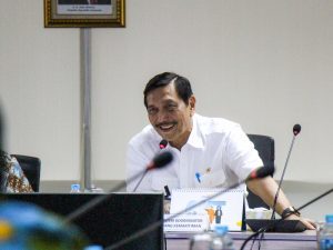 Menko Luhut Rapat Paripurna Tingkat Menteri Mengenai Pembangunan Pelabuhan Patimban dan Kereta Semi Cepat Jakarta Surabaya di Kantor Maritim, Jakarta (10/11)