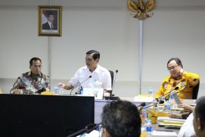 Menko Luhut Rapat Paripurna Tingkat Menteri Mengenai Pembangunan Pelabuhan Patimban dan Kereta Semi Cepat Jakarta Surabaya di Kantor Maritim, Jakarta (10/11)