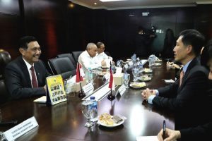 Menteri Koordinator Bidang Kemaritiman, Luhut B. Pandjaitan Rapat bersama Mr. Ong Ye Kung -Singapore’s Acting Minister for Education/Senior Minister of State for Defence di Kantor Kemenko Maritim, Jakarta, Rabu (2/11)