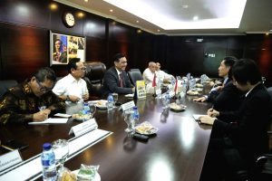 Menteri Koordinator Bidang Kemaritiman, Luhut B. Pandjaitan Rapat bersama Mr. Ong Ye Kung -Singapore’s Acting Minister for Education/Senior Minister of State for Defence di Kantor Kemenko Maritim, Jakarta, Rabu (2/11)