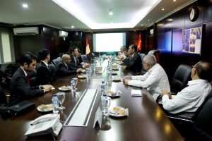 Menteri Koordinator Bidang Kemaritiman, Luhut B. Pandjaitan Rapat bersama Mr. Ong Ye Kung -Singapore’s Acting Minister for Education/Senior Minister of State for Defence di Kantor Kemenko Maritim, Jakarta, Rabu (2/11)