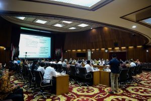 Menko Luhut dalam Rakor Pelaksanaan Strategis Nasional Keuangan Inklusif Pimp Menko Ekonomi ,bertempat di ruang rapat Graha Sawala, Gedung Ali Wardhana, Kementerian Koordinator Bidang Perekonomian, Jakarta (3/11)