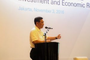 Menko Luhut saat menjadi Pembicara Utama pada Invesment and Economic Roundtable 2016 (dari Deutsche Bank). Di Grandballroom C , Hotel Indonesia Kempinski, Jakarta (3/11)