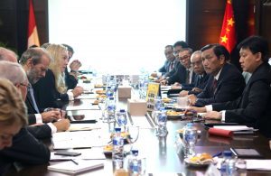 Meeting Menko Luhut Bersama dengan Menteri Infrastruktur Belanda, Mrs. Melanie Schultz Van Haegan,di Kantor Maritim Jakarta. Dengan agenda Pengembangan Pelabuhan, Persediaan Air dan Santiasi, dan Pencegahan Banjir di Teluk Jakarta (21/11)