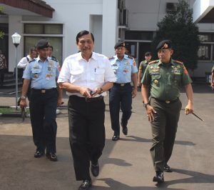 Menko Maritim Luhut B.Pandjaitan melakukan kunjungan kerja dan memberikan pengarahan kepada Perwira Siswa Sekolah Staf dan Komando (Pasis Sesko) TNI di Bandung, Selasa (22/9)