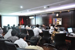 Menko Luhut B. Pandjaitan rapat mengenai harga gas, harga minyak mentah untuk mini refinery, pelarangan ekspor konsentrat tembaga di Kantor Maritim, Jakarta (16/12)