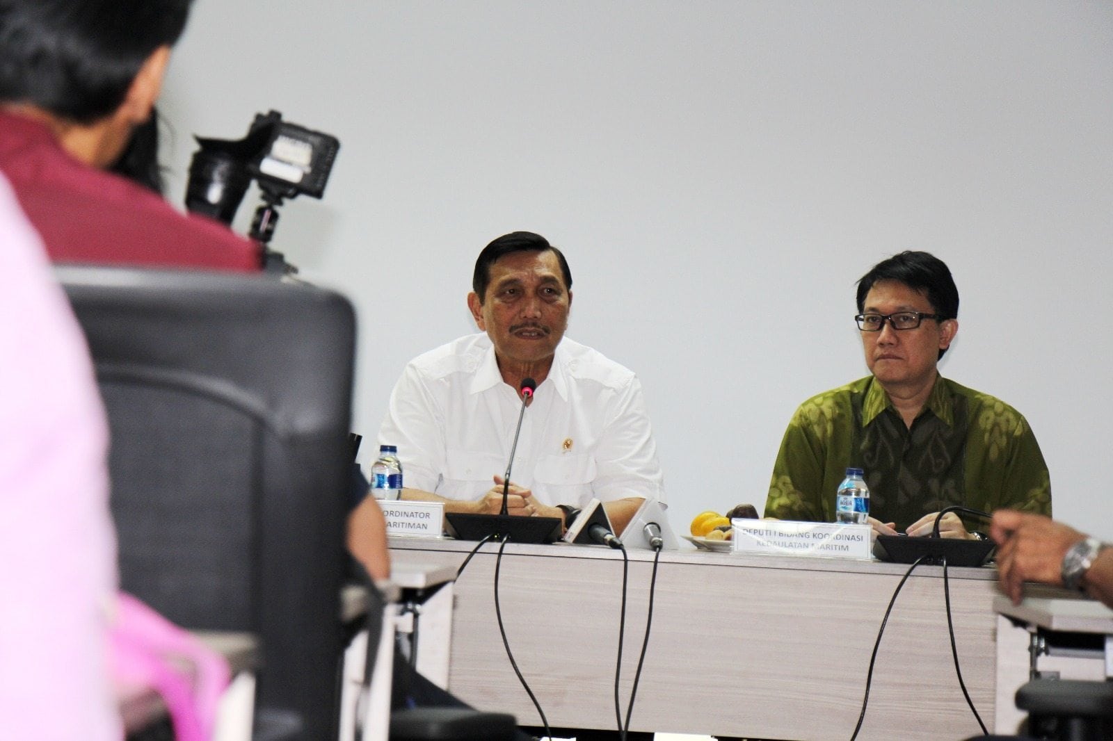 Menko Maritim: Proyek kereta Jakarta Surabaya diharapkan tidak membebani APBN Menko Maritim: Proyek kereta Jakarta Surabaya diharapkan tidak membebani APBN