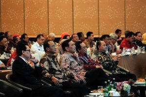 Menko Luhut B. Pandjaitan saat menjadi pembicara pada Seminar Nasional dengan tema "Akselerasi Pembangunan Ekonomi Maritim untuk Kesejahteraan Rakyat" (dari DPP IKAUNDIP/Ikatan Alumni Universitas Diponegoro) di Hotel Mulia Senayan, Jakarta (1/12).