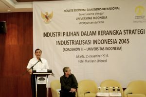 Menko Maritim Luhut B. Pandjaitan saat menjadi Narasumber dalam acara FGD Pilihan Industri KEIN dalam Kerangka Strategi Industrialisasi Indonesia 2045 (Roadshow III-Universitas Indonesia) di Hotel Mandarin Oriental, Jakarta (15/12) 