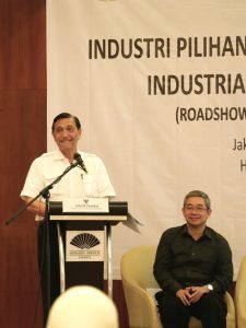 Menko Maritim Luhut B. Pandjaitan saat menjadi Narasumber dalam acara FGD Pilihan Industri KEIN dalam Kerangka Strategi Industrialisasi Indonesia 2045 (Roadshow III-Universitas Indonesia) di Hotel Mandarin Oriental, Jakarta (15/12) 